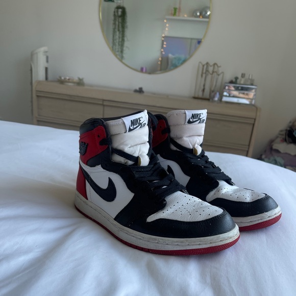 Women’s Air Jordan 1 Retro High ‘Satin Black Toe’ - Size US 9 W - Picture 9 of 9